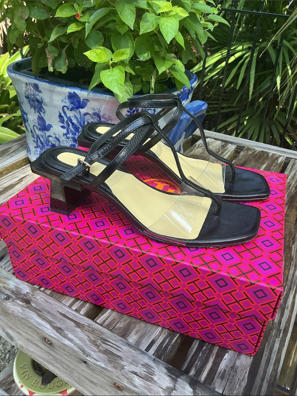 Tory Burch Black Leather T-Strap Sandals with Clear Toe Strap size 7.5 - Picture 4 of 7